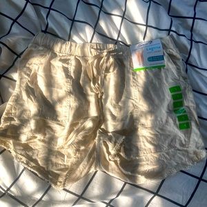 Soft Pull on Shorts With Pockets